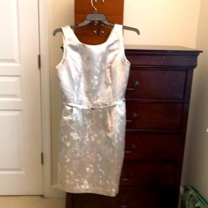 Elegant White Sleeveless Dress